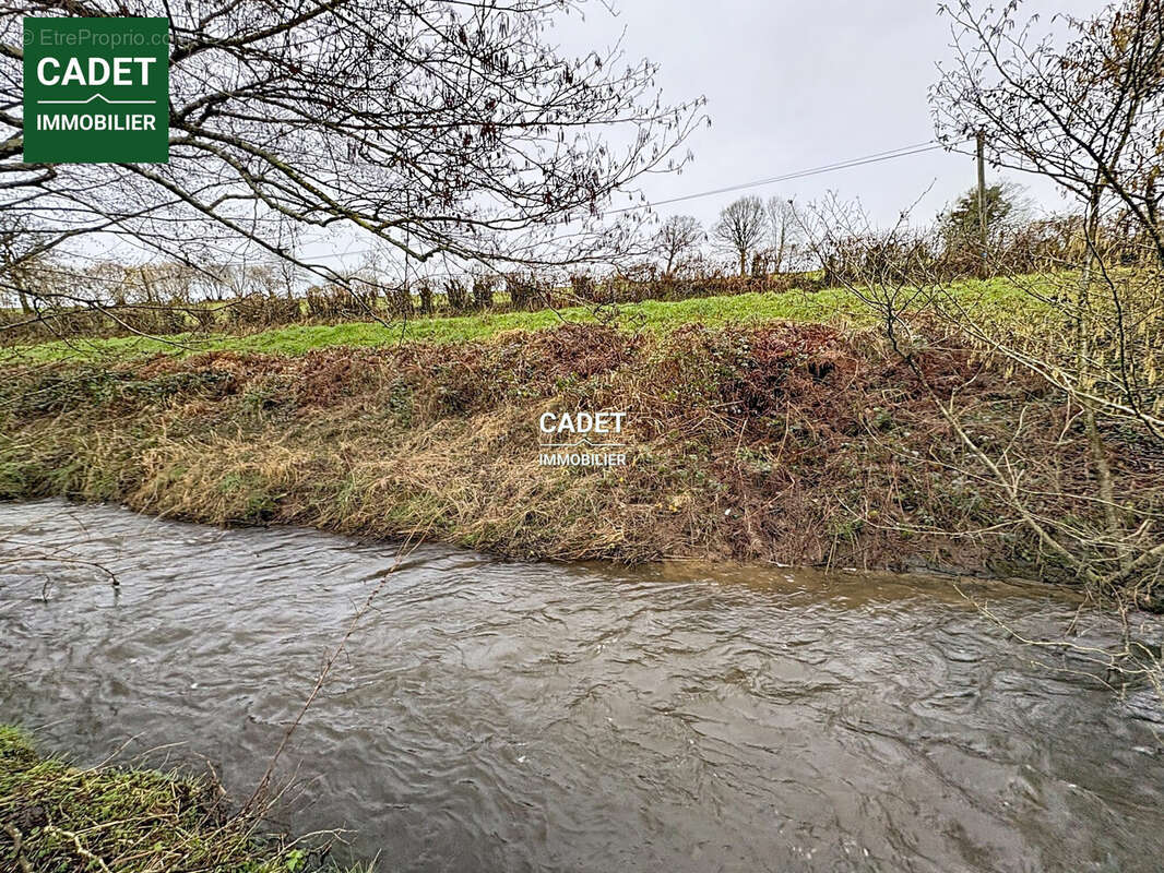 Terrain à LA LUCERNE-D'OUTREMER