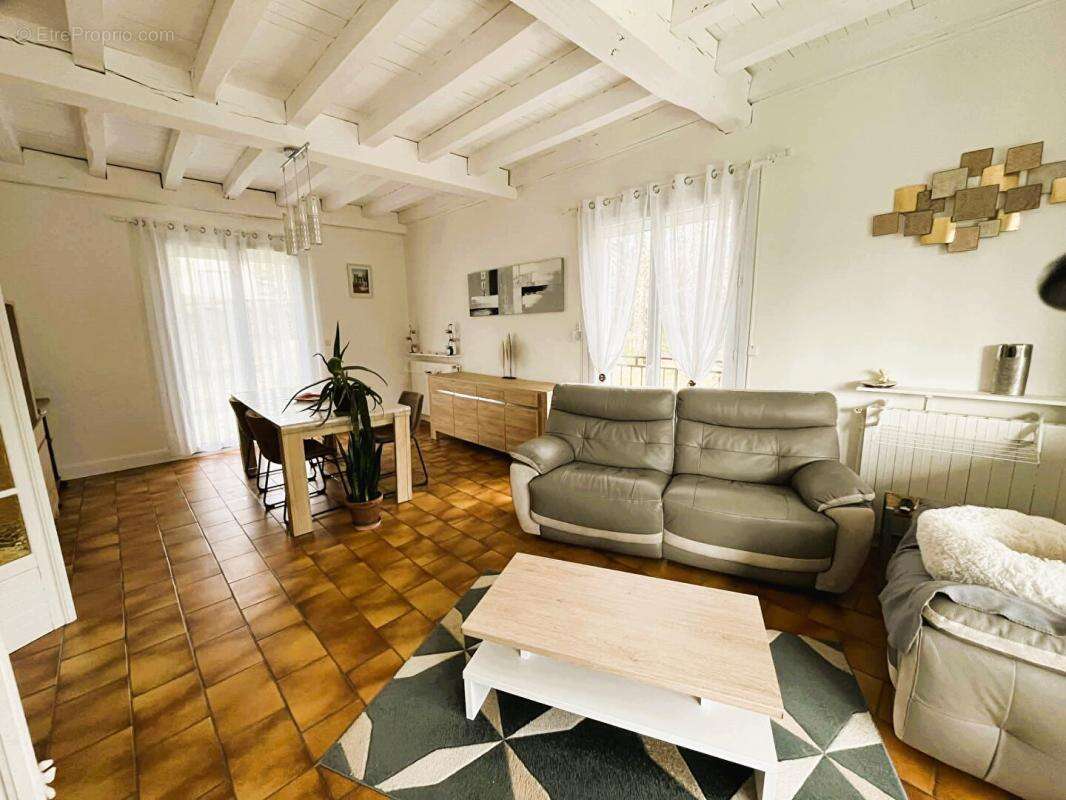 Maison à CHATEAU-L'EVEQUE