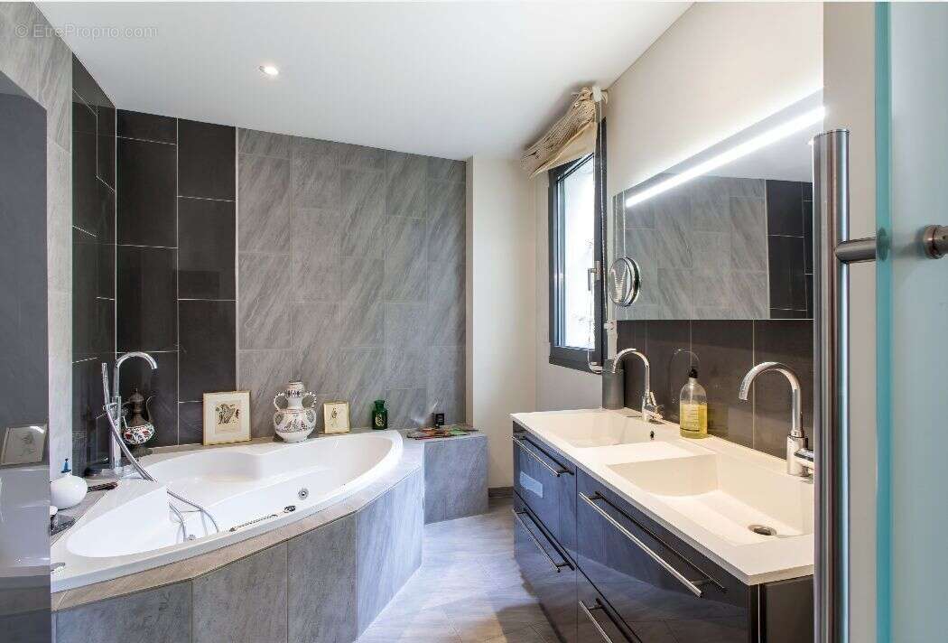 181 m² d'exception et 130 m² de terrasse à l'Orangerie - photo 12
