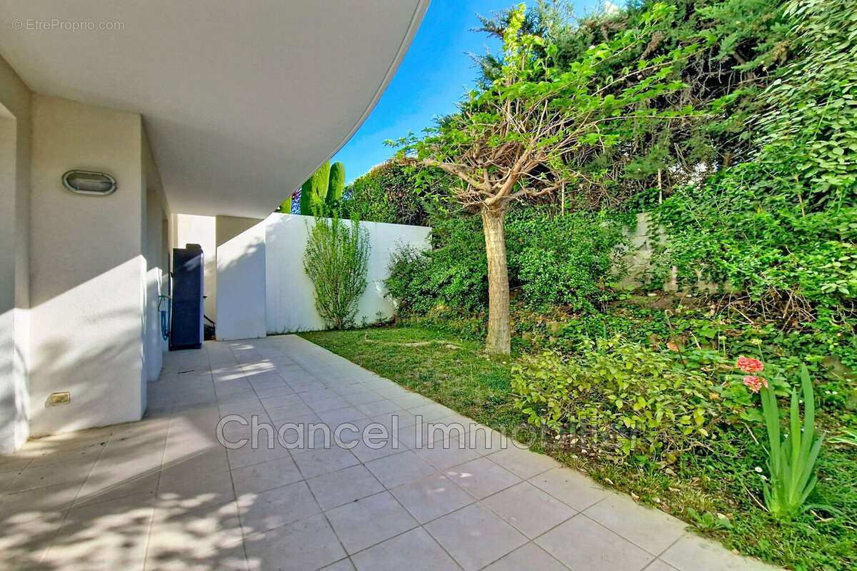 Appartement à SAINT-LAURENT-DU-VAR
