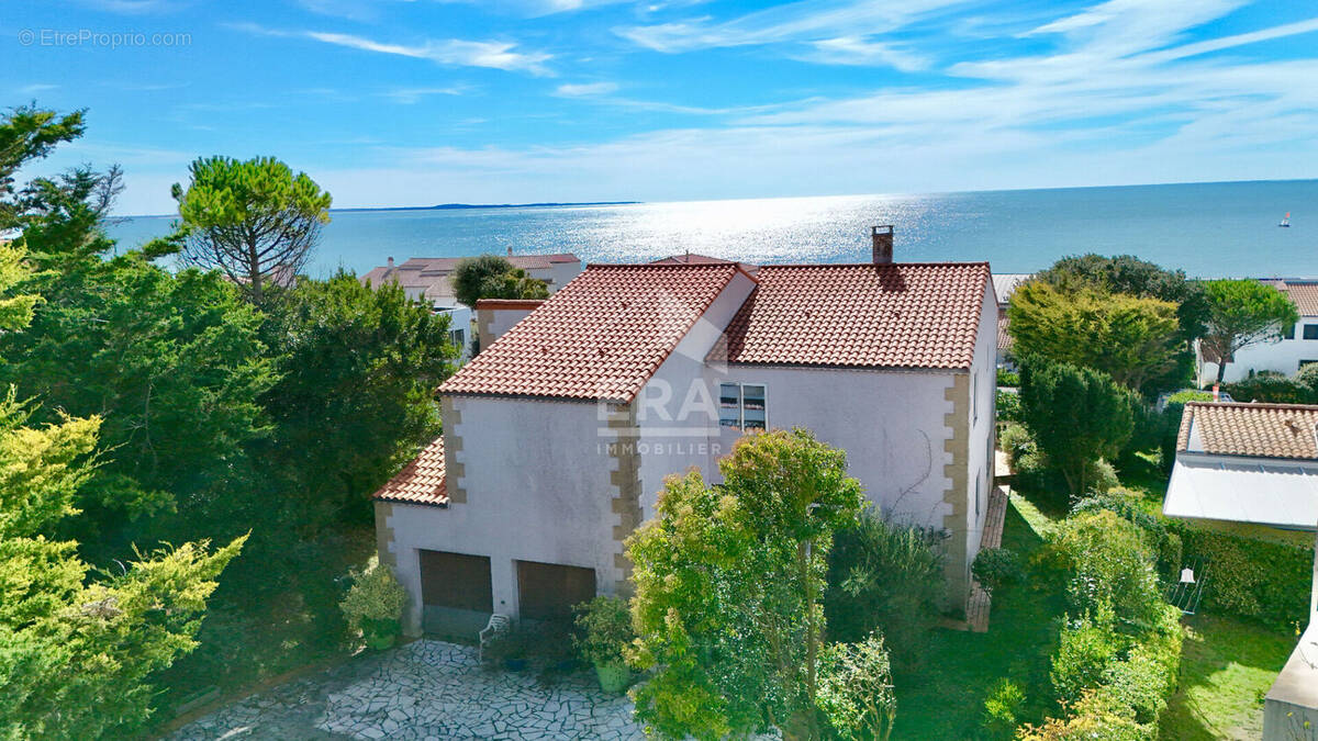 Maison à VAUX-SUR-MER