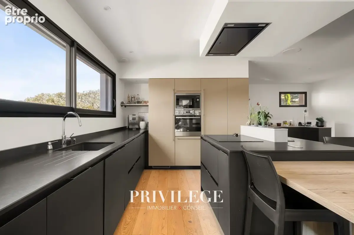 Maison d'architecte de 242 m2 avec vue et piscine - photo 10