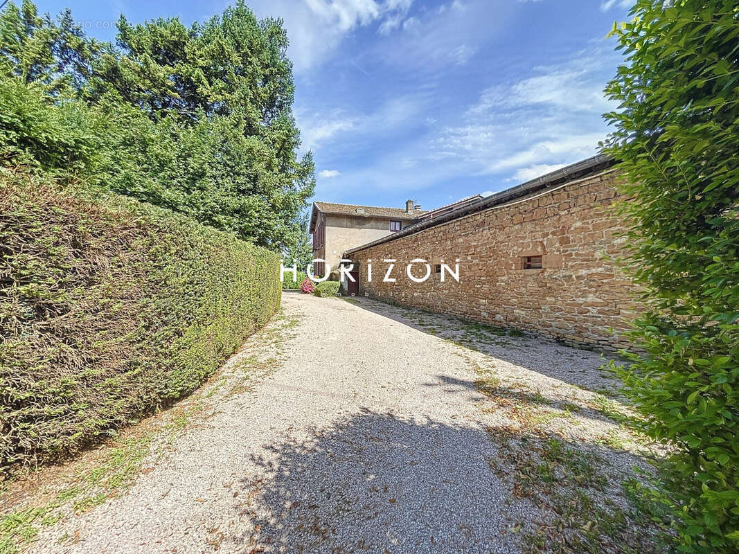 Maison à CHARNAY-LES-MACON