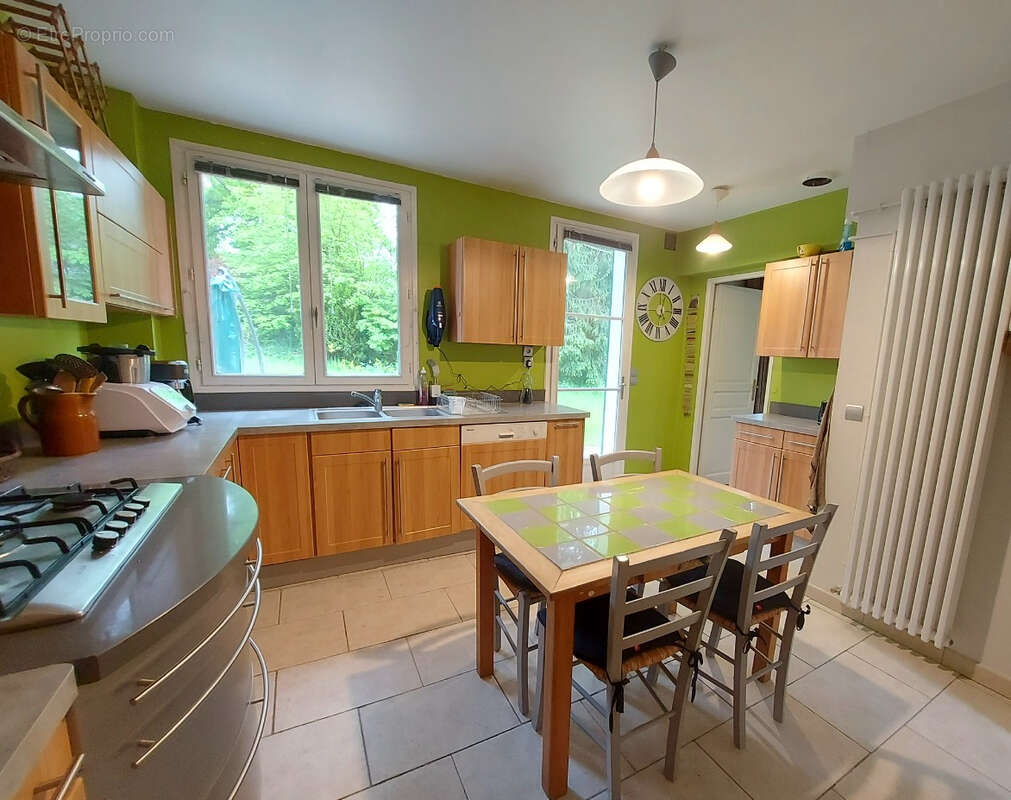 Maison à FEROLLES-ATTILLY