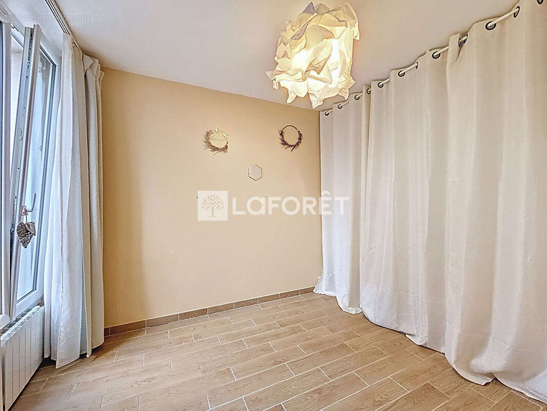 Appartement à LINAS