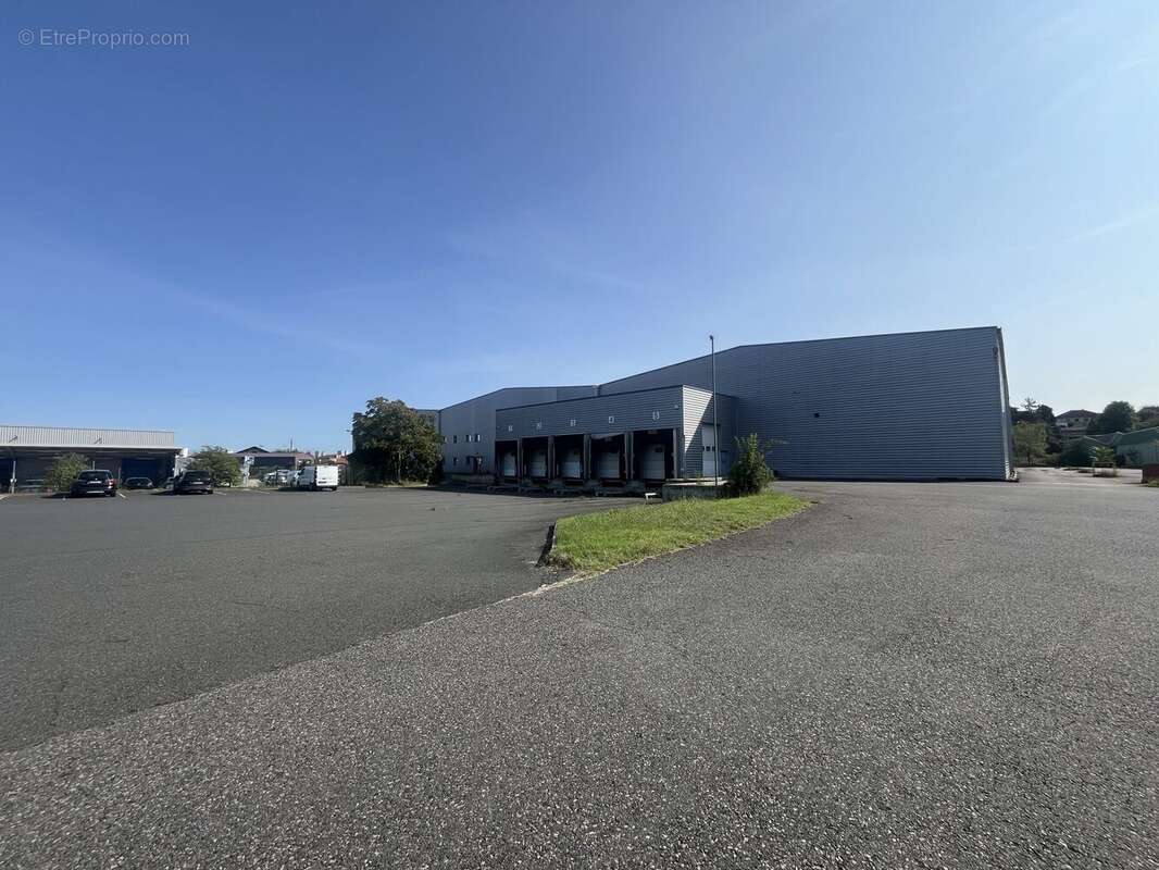 Commerce à SAINT-JUST-SAINT-RAMBERT