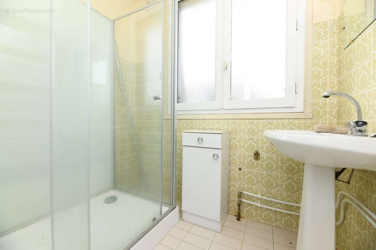 Maison 110 m² à Pleaux  - photo 7