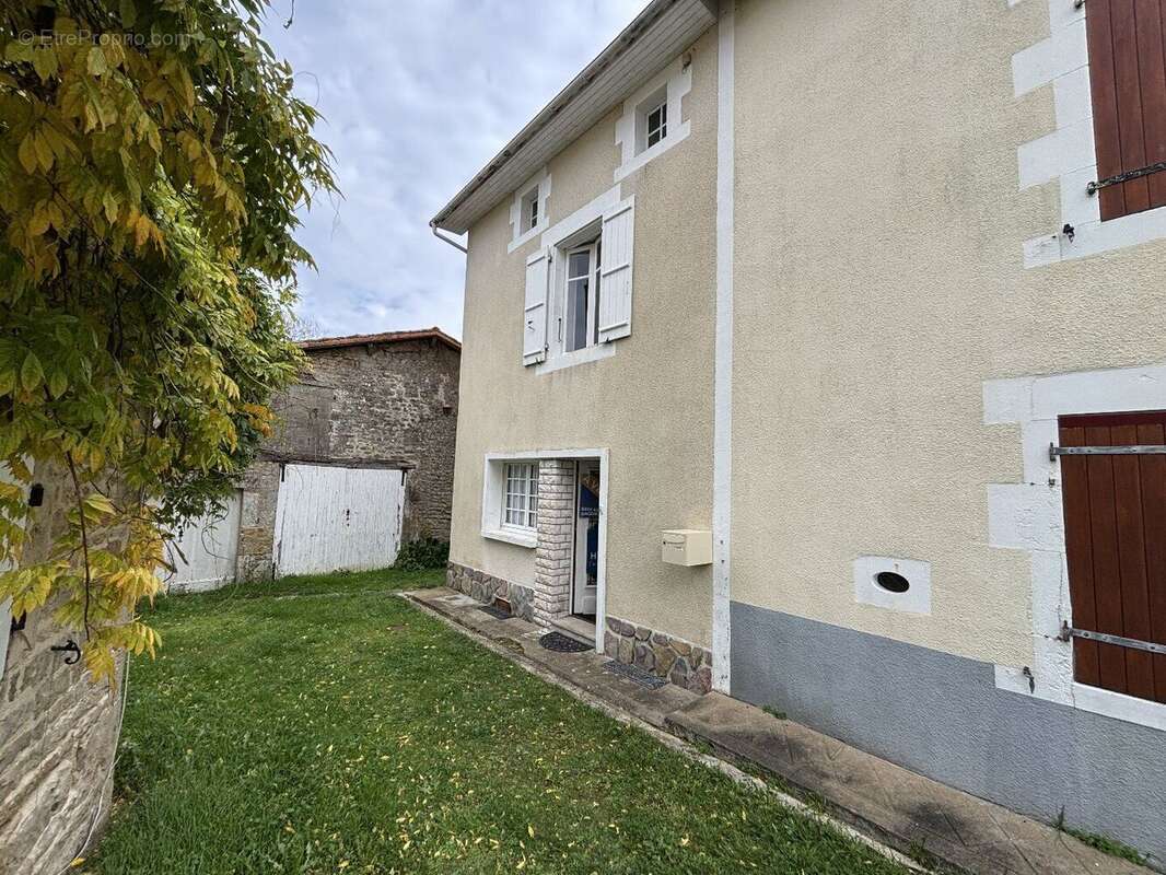 Maison à BENEST