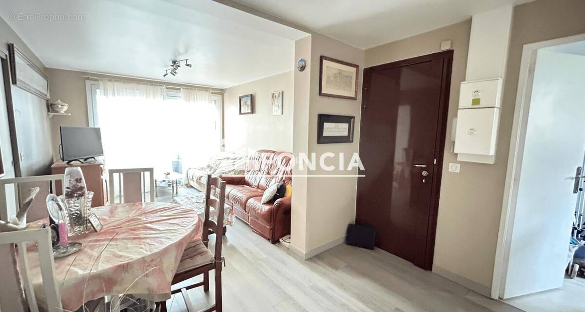 Appartement à FRESNES