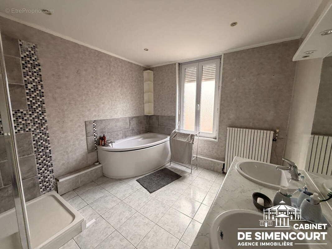 Maison à QUEVAUVILLERS