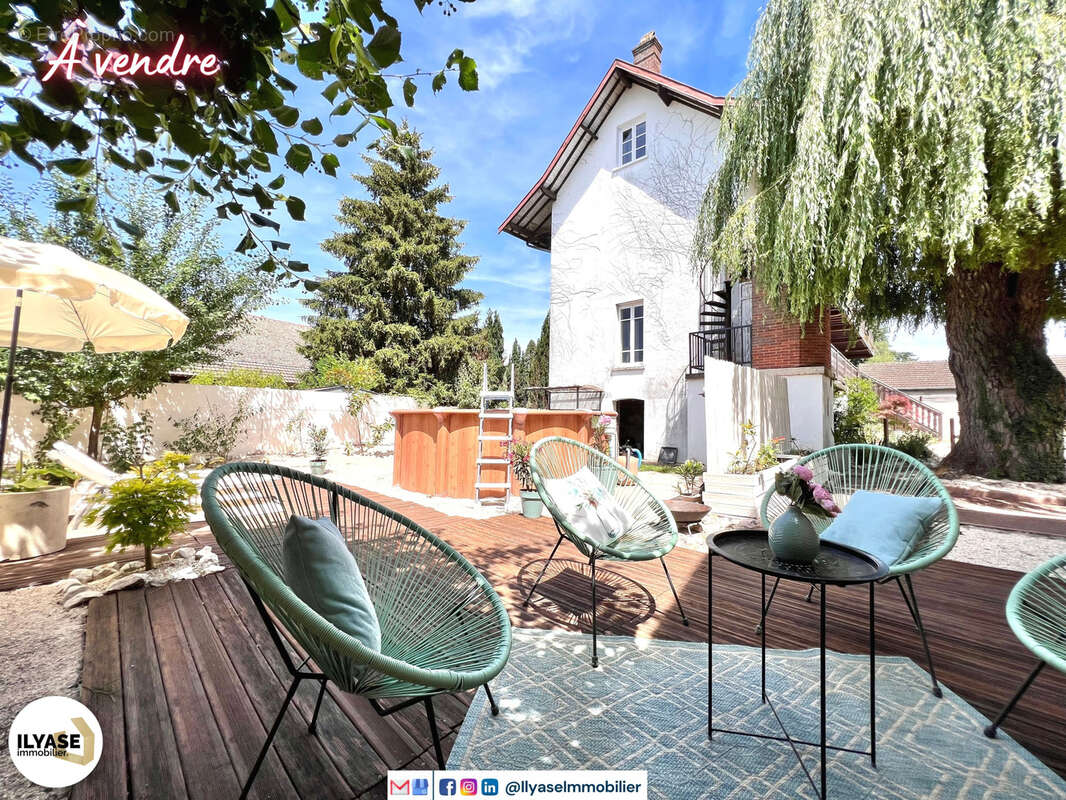 Superbe propriété de 356 m2  1100 m2  7 CH  1 dépendance  Garage/Atelier - photo 7