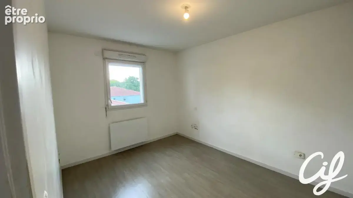 Appartement T2 Z.A.D., Z.I. Nord - 43.87 m2  110 000 Euros - photo 5