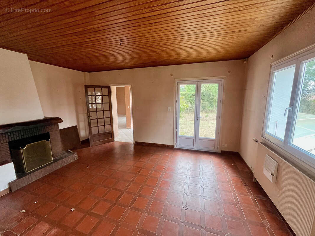 Maison à GREZIEU-LA-VARENNE