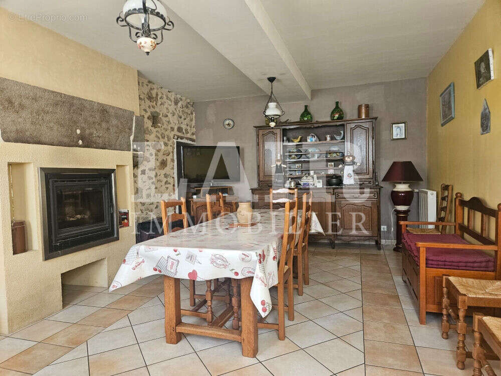 Maison à VILLAINES-LA-JUHEL