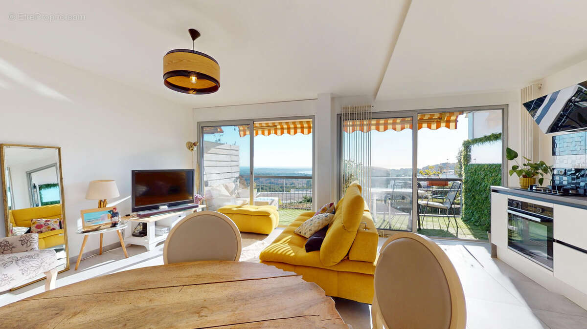 Appartement à VALLAURIS
