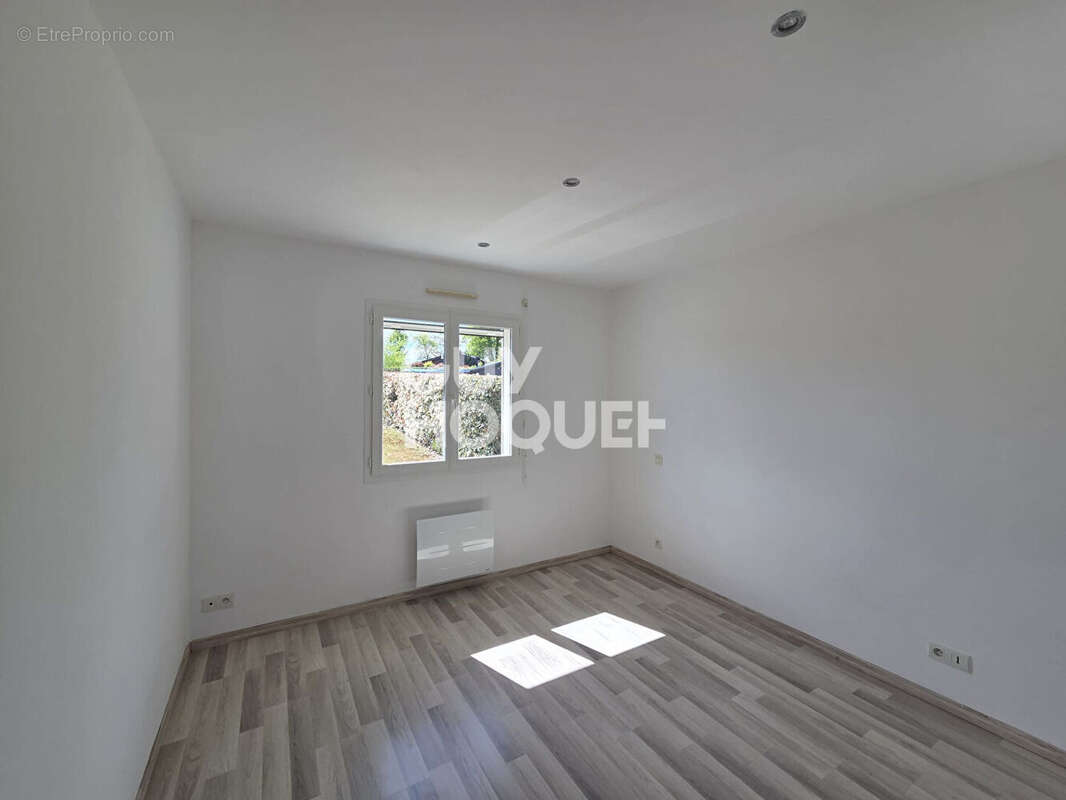 Maison à YGOS-SAINT-SATURNIN