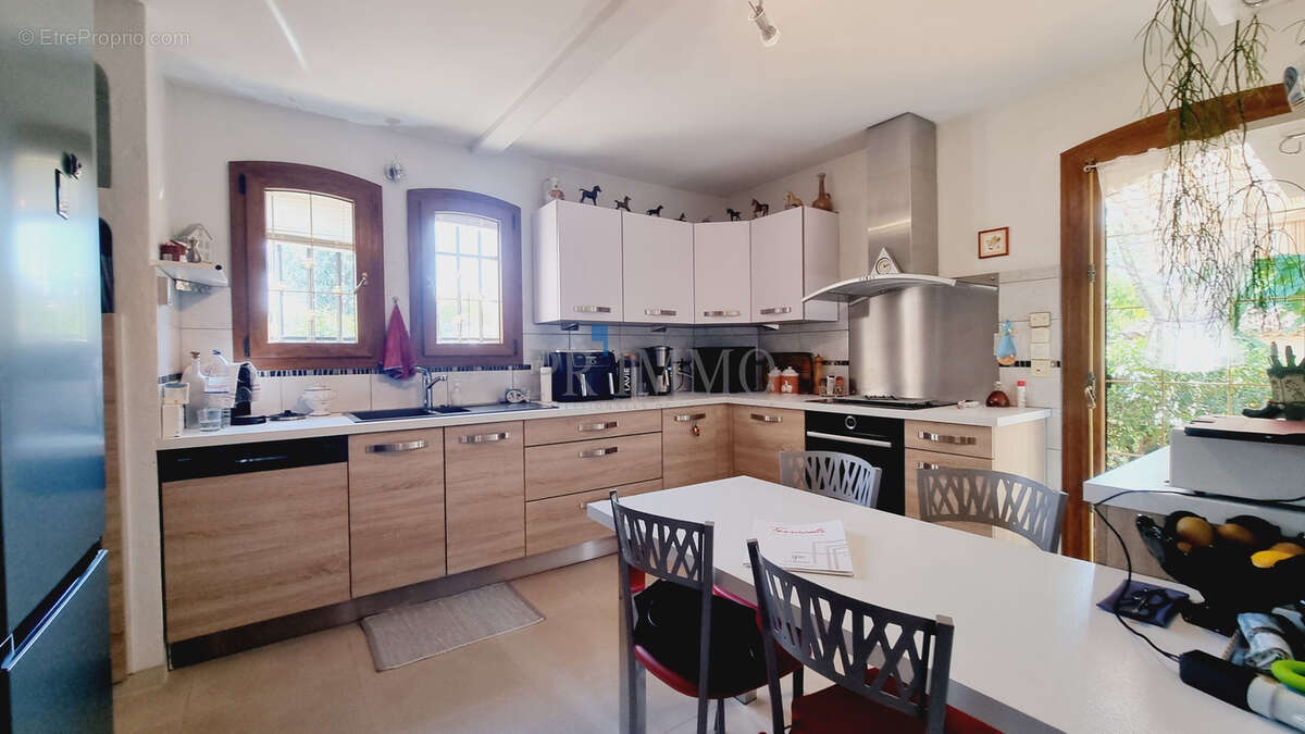 EXCLUSIVITÉ   BOULOURIS   Maison au calme, 3 chambres, jardin 615 m2 et grand sous-sol - photo 5