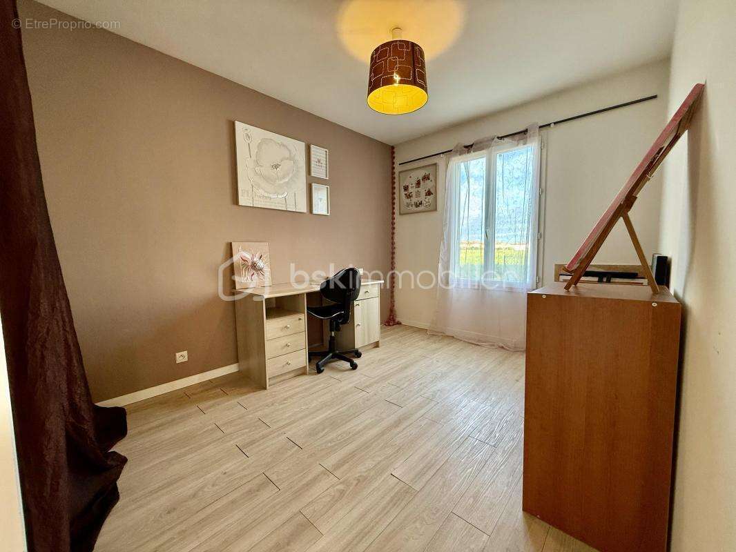 Maison à CORME-ROYAL