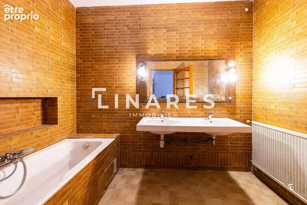 JOYAU BRUT - Appartement T3 de 74m2 - Terrasse 30m2 - 13007 SAINT VICTOR - photo 6