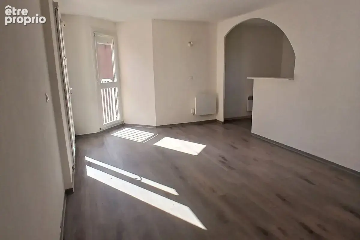 Excellent rapport qualité prix T4 traversant E/O de 81m² avec terrasse au 3ième et dernier étage sans ascenseur - photo 2