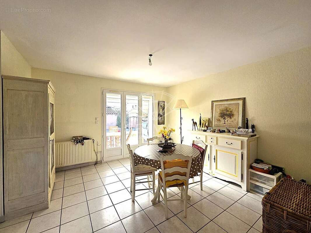 Maison à L'ISLE-SUR-LA-SORGUE