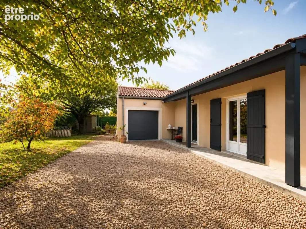 Maison de 5 pièces de 121 m² à Saint-Martin-Belle-Roche - photo 2