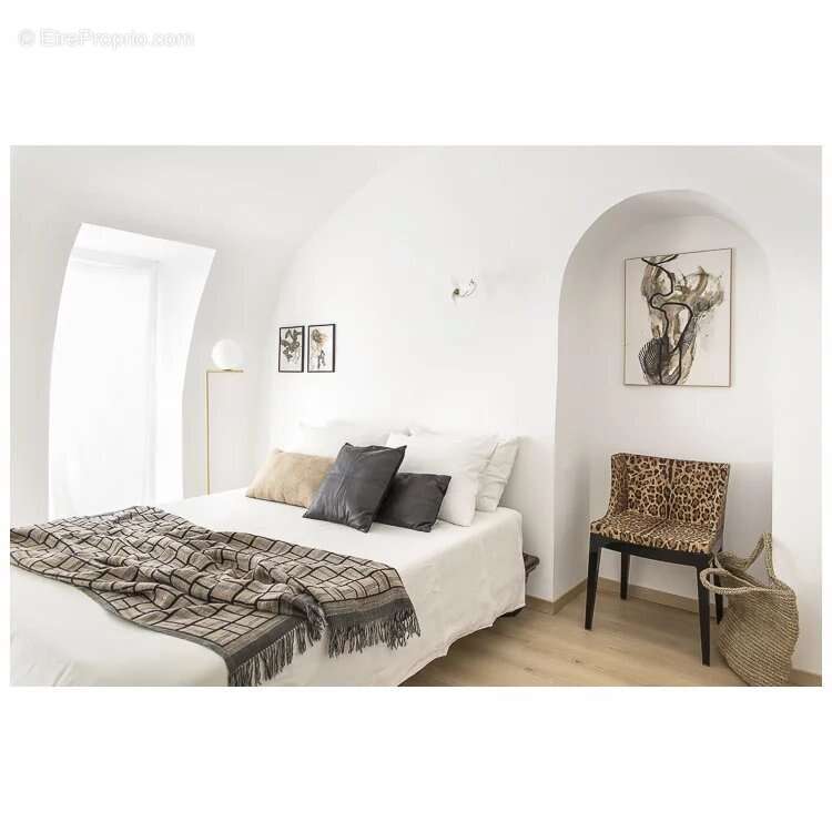 Appartement à ROQUEFORT-LES-PINS