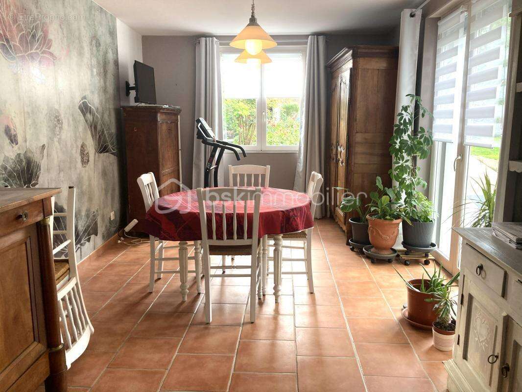 Maison à VILLECOMTAL-SUR-ARROS