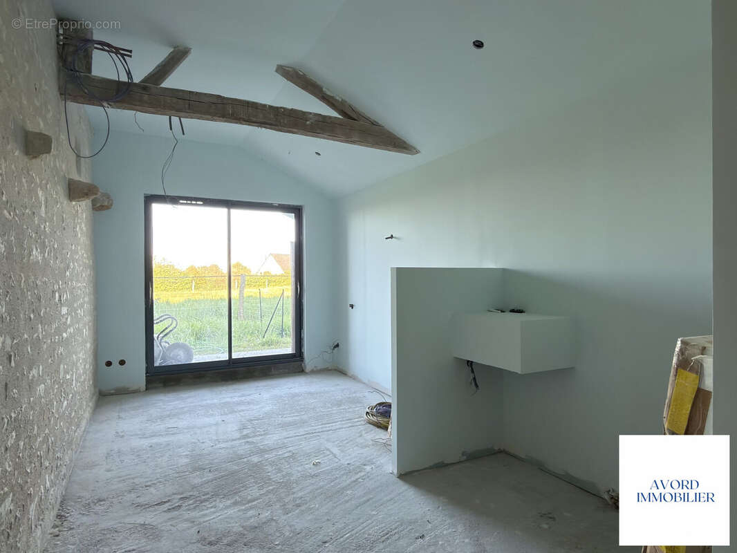 Chambre RDC avec emplacement pour une salle d'eau  - Maison à GRON