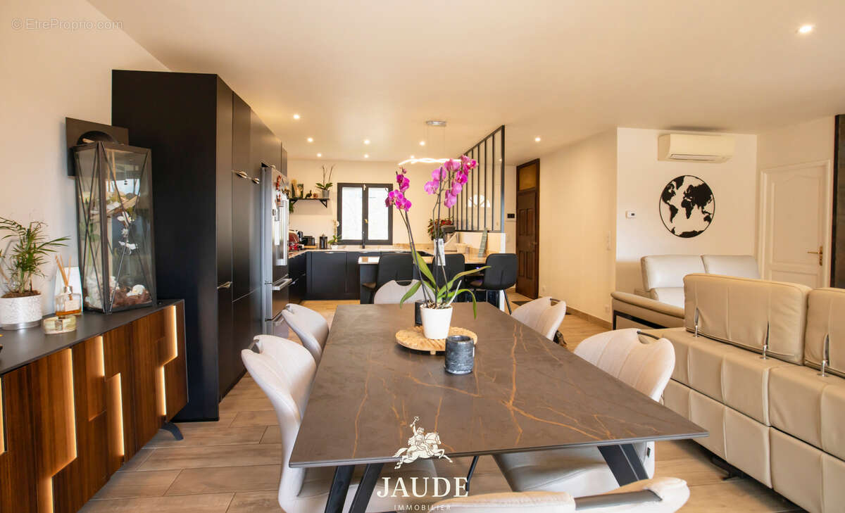 Maison à PLAN-DE-LA-TOUR