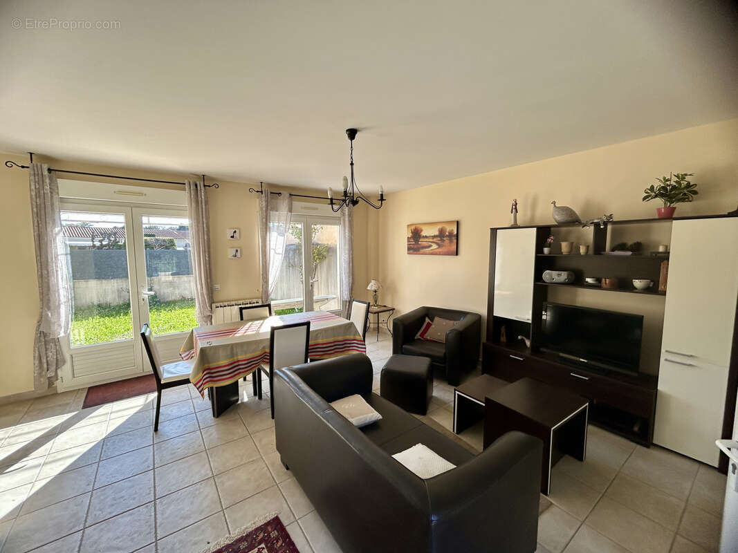 Maison à SAINT-QUENTIN-LA-POTERIE