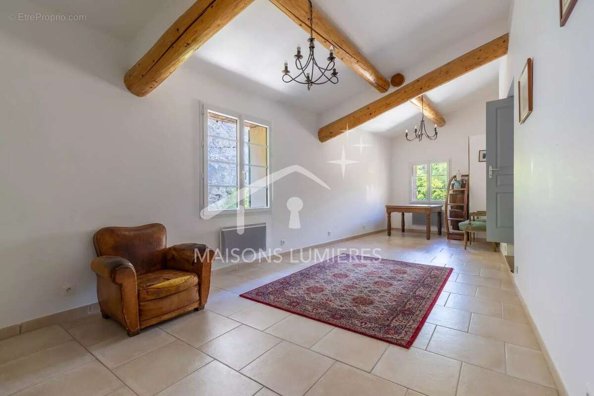 Maison à SAINT-SATURNIN-LES-APT