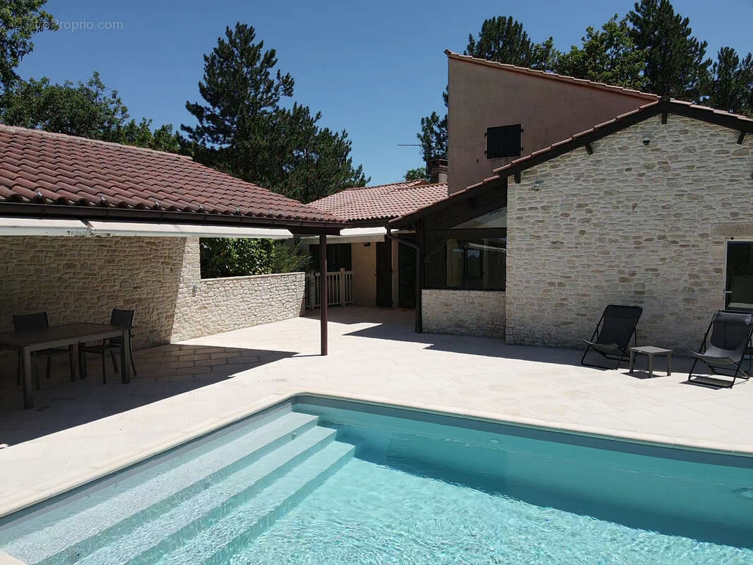 Maison de plain-pied de 156 m2 avec piscine, garage et terrain arboré - photo 21