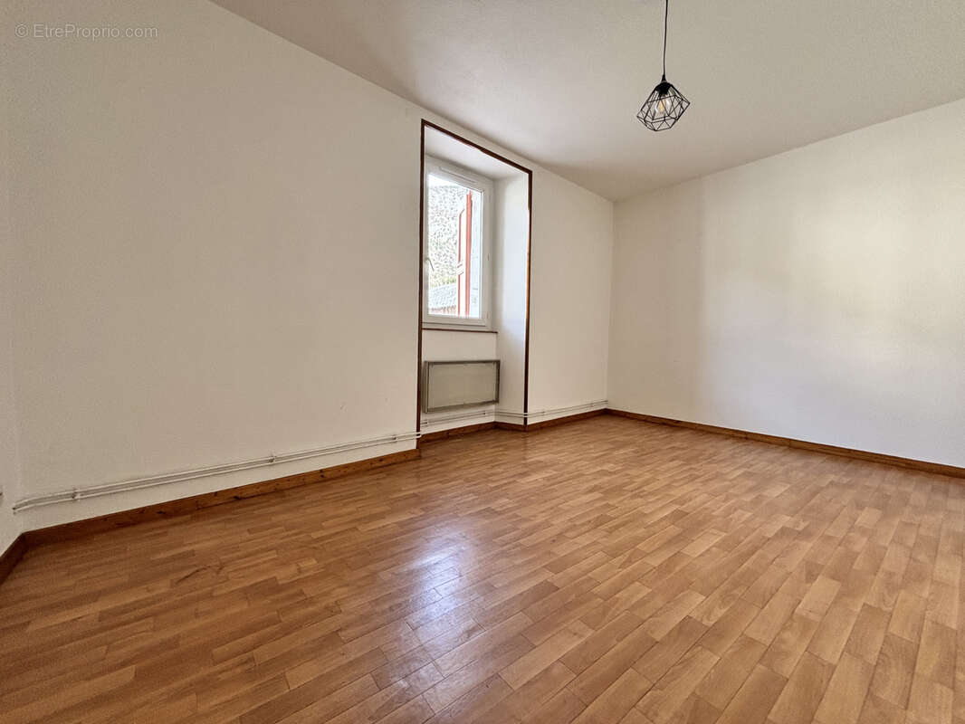 Appartement à ESPINASSES