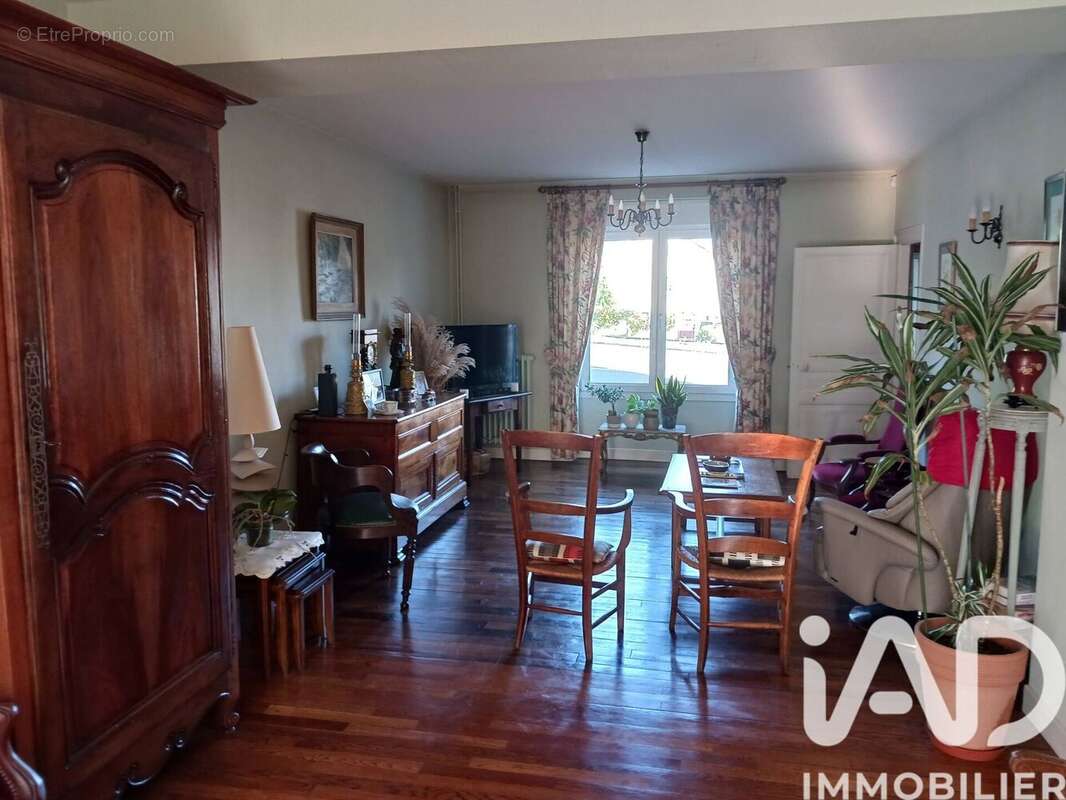 Maison 173 m² à Saint-Martin-L'ars  - photo 2