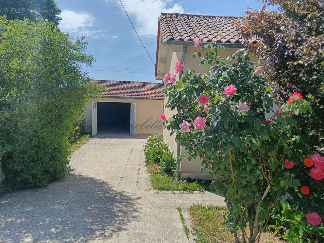 Maison à SAINT-ASTIER