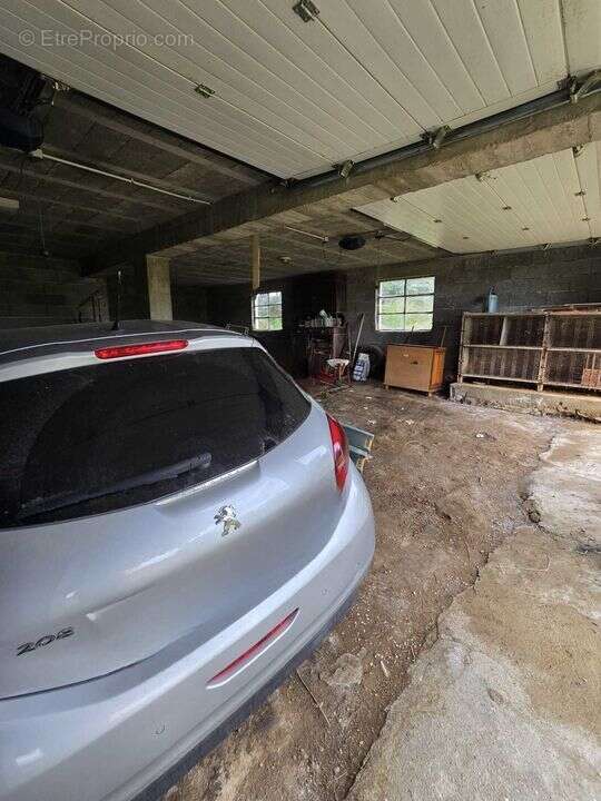 Grande propriété avec dépendances, terrain, garage proche de - photo 16