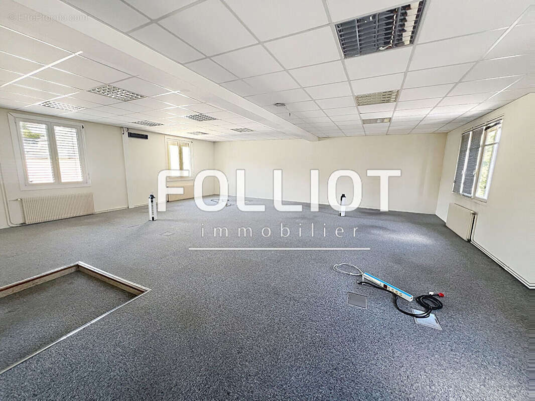 A vendre  saint lo  centre ville  50000   2500 m2 de bureaux - photo 10