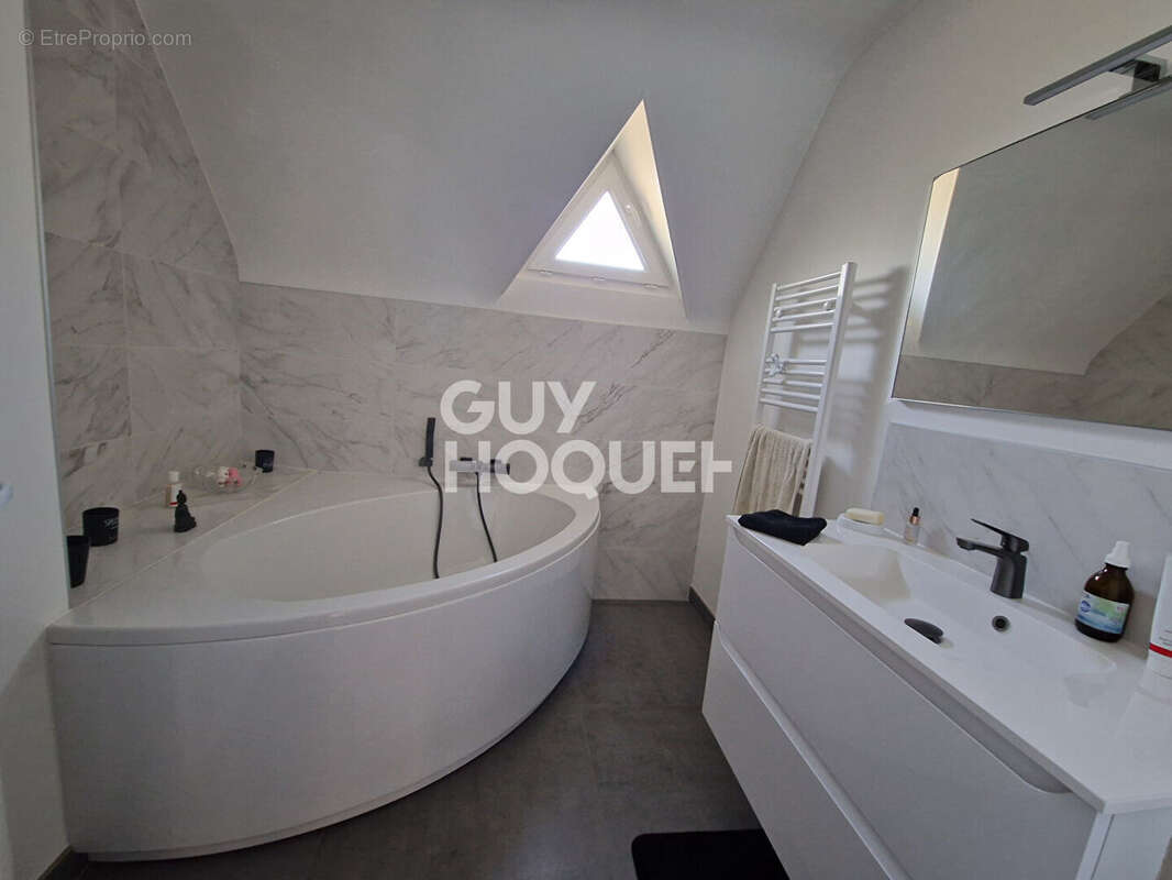 Maison à CHATEAU-GONTIER