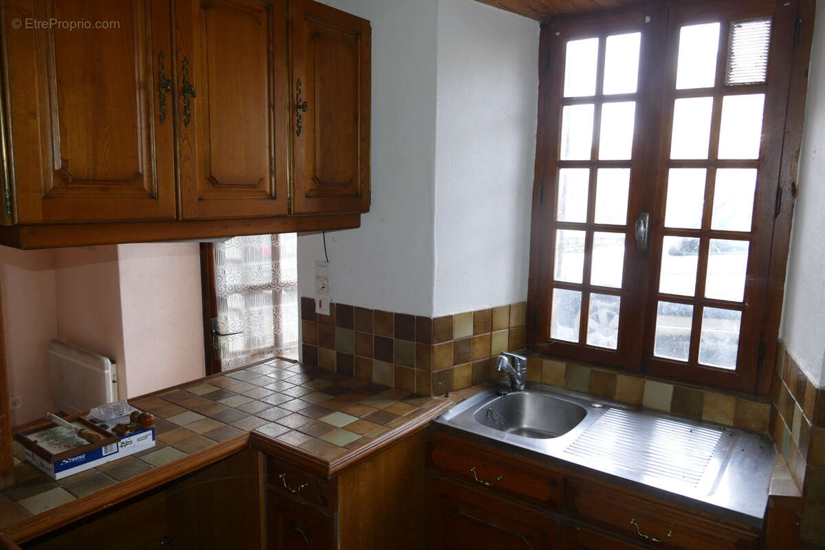 Maison en pierre avec petit jardin proche commerces et services (Puycapel-Calvinet, 15) - photo 8