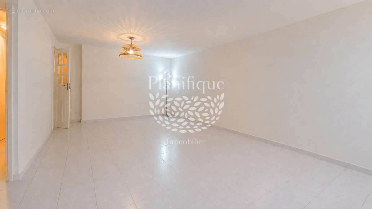 Appartement à CRUSEILLES