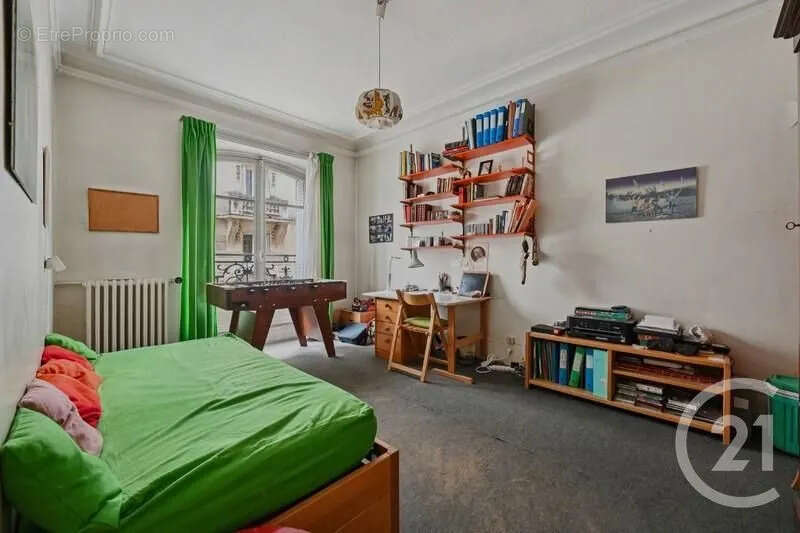 Appartement à NEUILLY-SUR-SEINE
