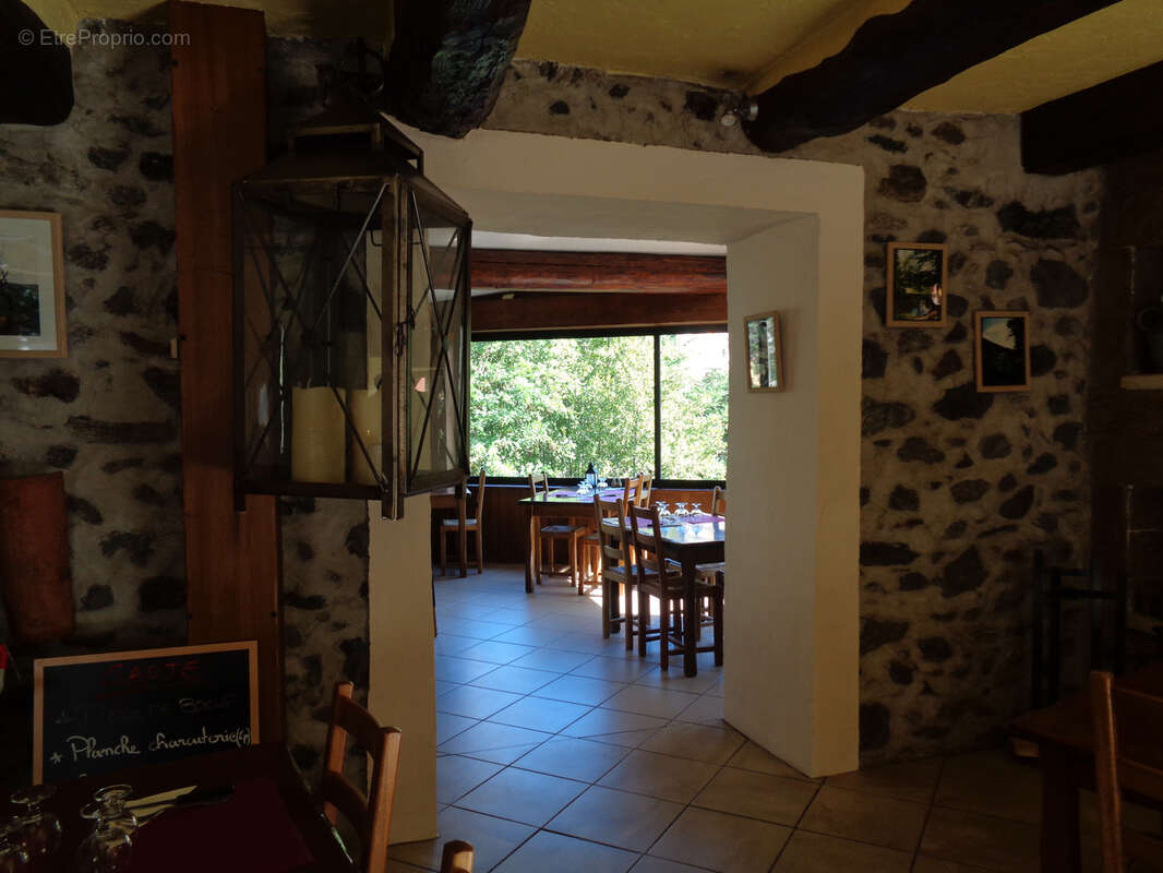 Commerce à DOURBIES