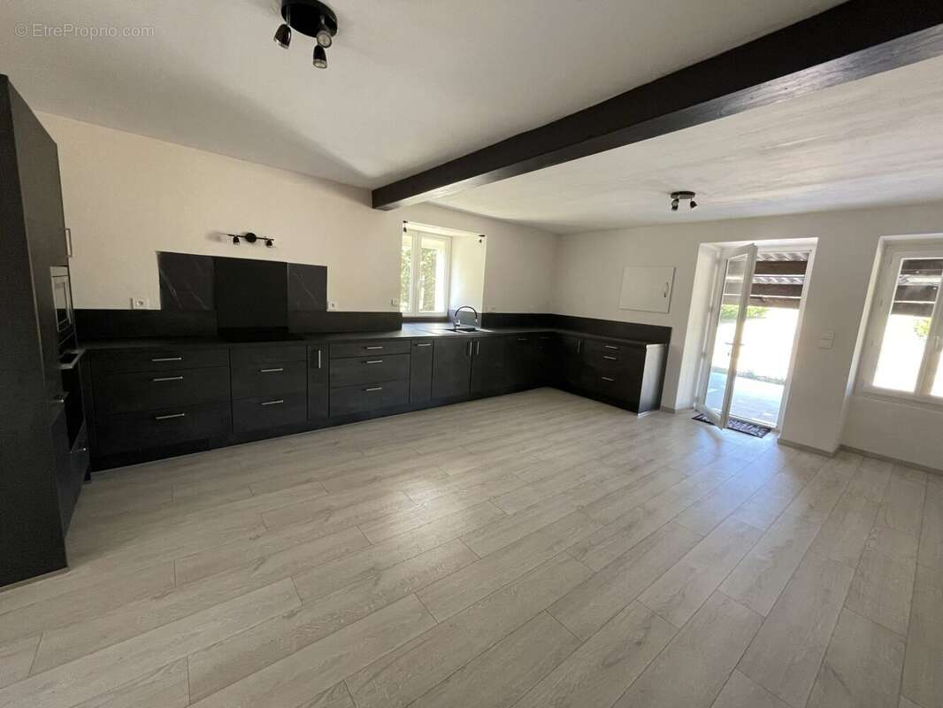 Maison 220 m² à Paizay-Le-Sec  - photo 5