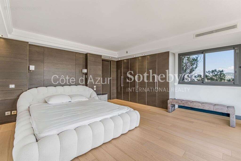 Antibes, penthouse rénové avec terrasse panoramique aux portes du Cap d’Antibes - photo 14