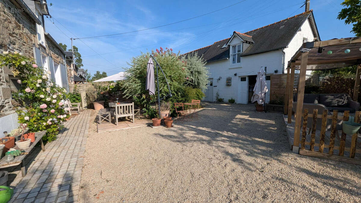 Maison rénovée en pierres 5 pièces - 105 m² - PLEINE FOUGERES (35610) - photo 2