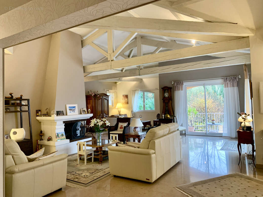 Maison à CHARBONNIERES-LES-BAINS