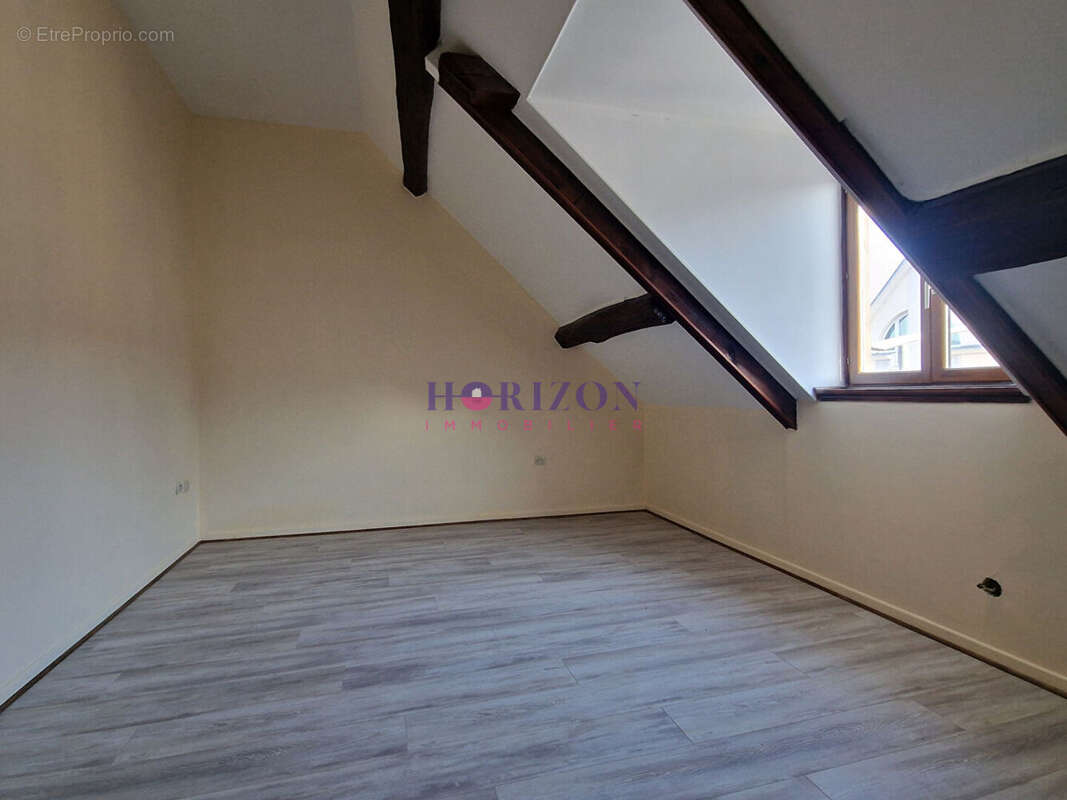 Appartement à LA CHAPELLE-EN-SERVAL