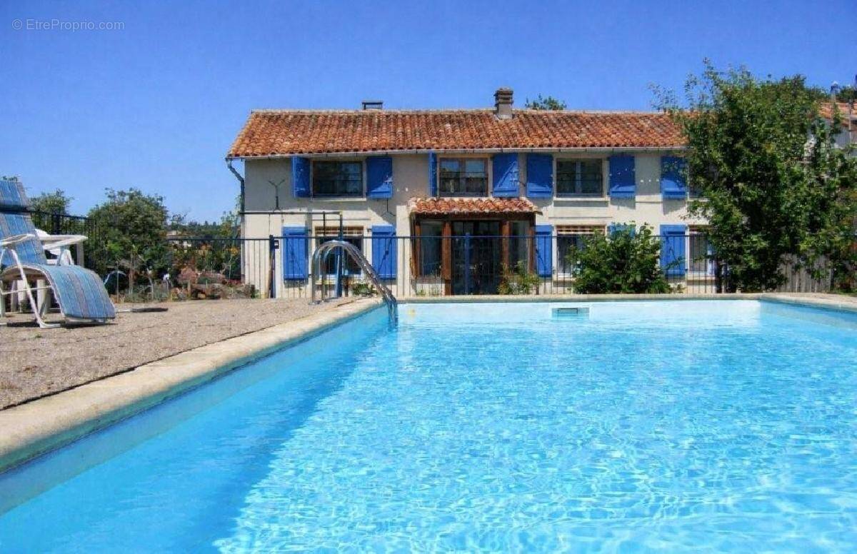 Maison à NANTEUIL-EN-VALLEE