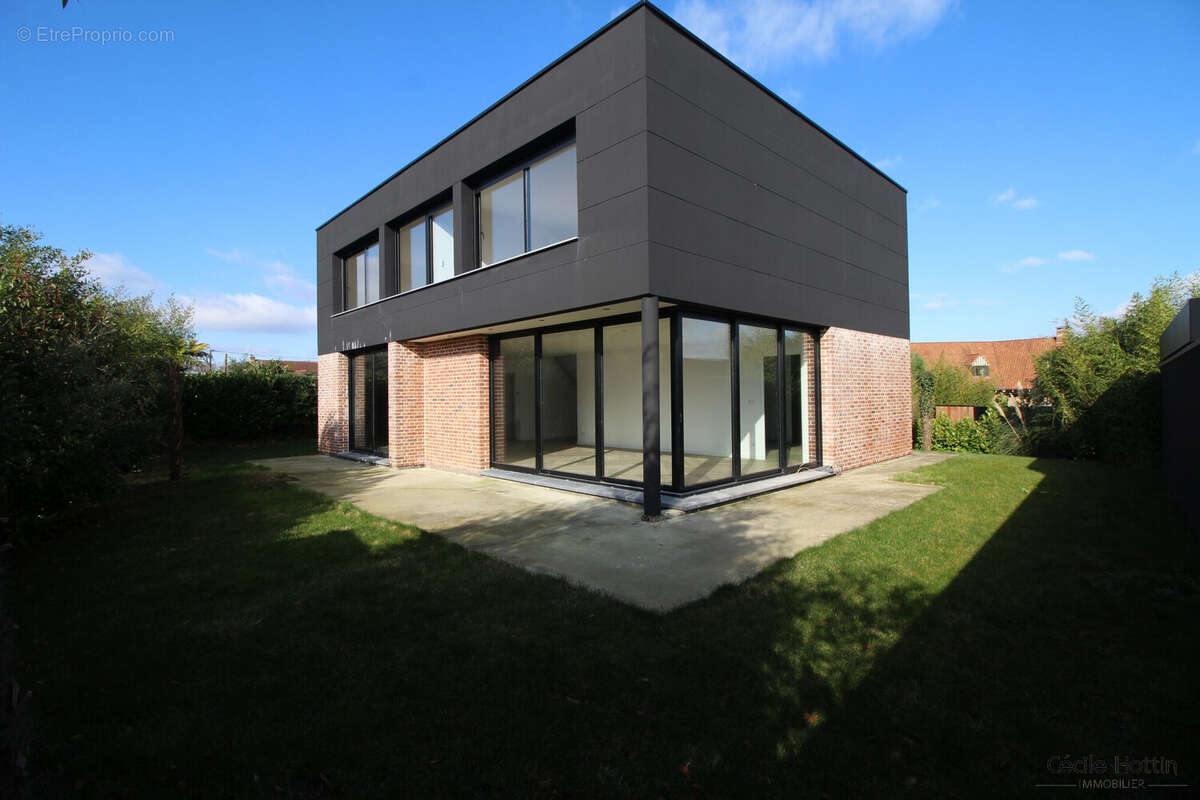 Maison à LA NEUVILLE